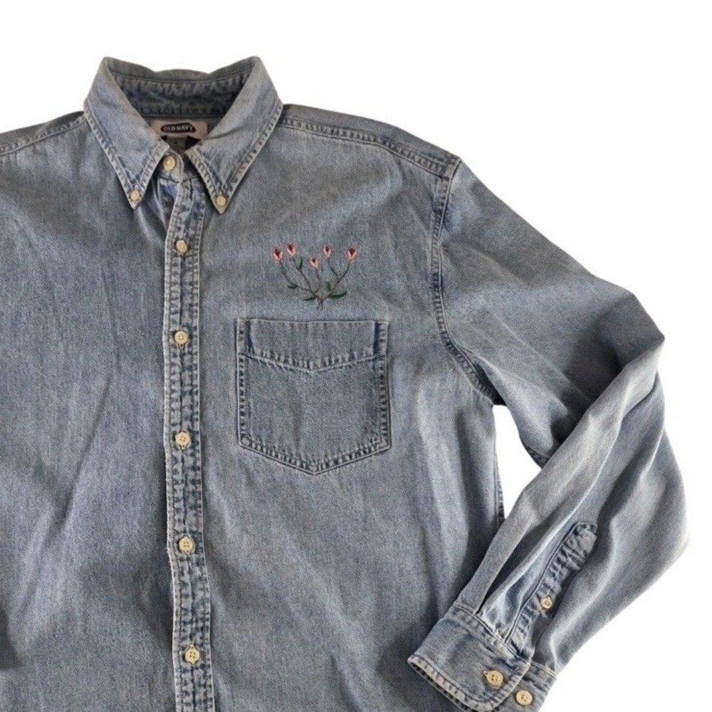 Old Navy Womens Light Wash Denim Embroidered Floral Button Down Shirt Medium Y2K